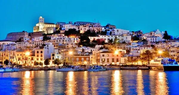10 lugares que no te debes perder de Ibiza - Top 10 Listas