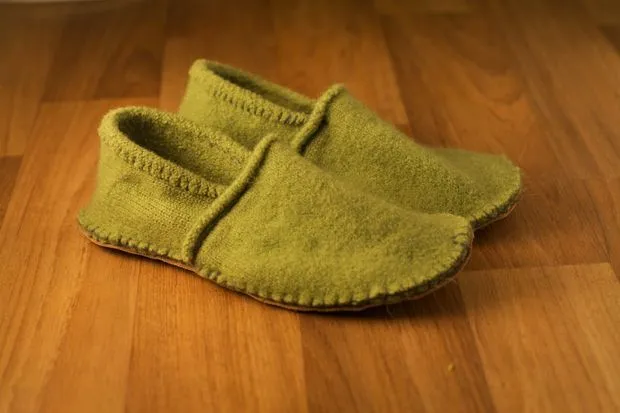 12 formas de hacer pantuflas con materiales reciclados ...