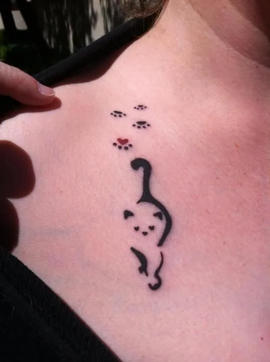 15. gato con patas - 28 animales tatuajes tienes que ver para creer...