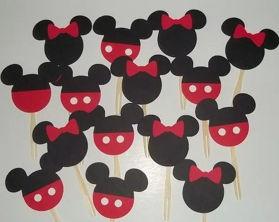 24 Mickey and Minnie Cupcake Toppers. por LittleMissStarchick