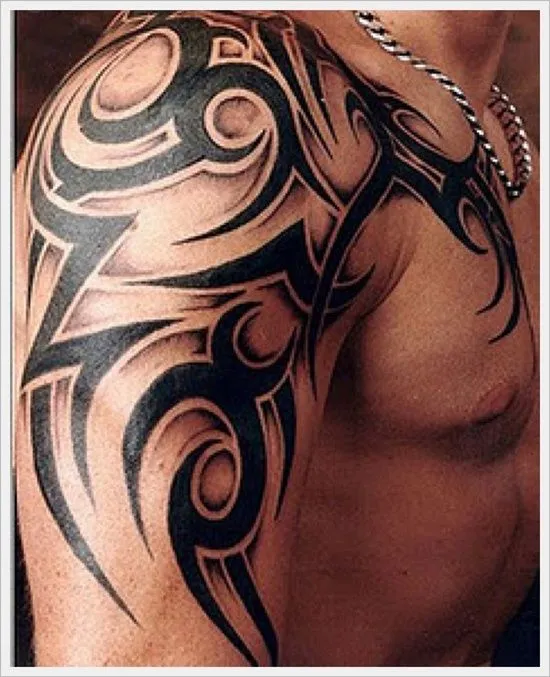 40 tatuajes tribales en los brazos para hombres y mujeres