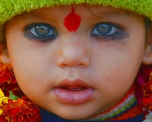 Imagenes de bebé moreno con ojos azules - Imagui