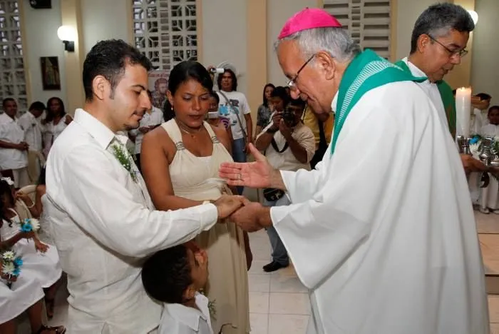 80 parejas católicas se casaron una vez más | Matrimonio ...
