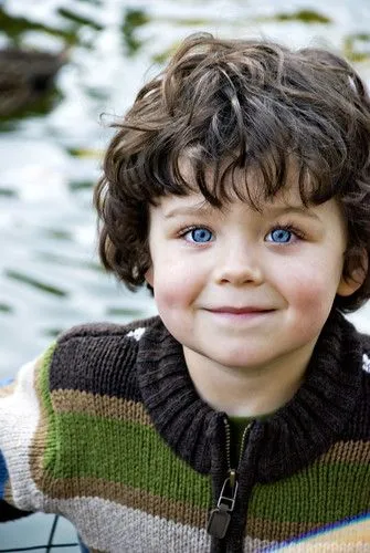 ACLARACION: El niño heredó los ojos azules de... ¿Ron? No sé, es ... ACLARACION: El niño heredó los ojos azules de... ¿Ron? No sé, es ...
