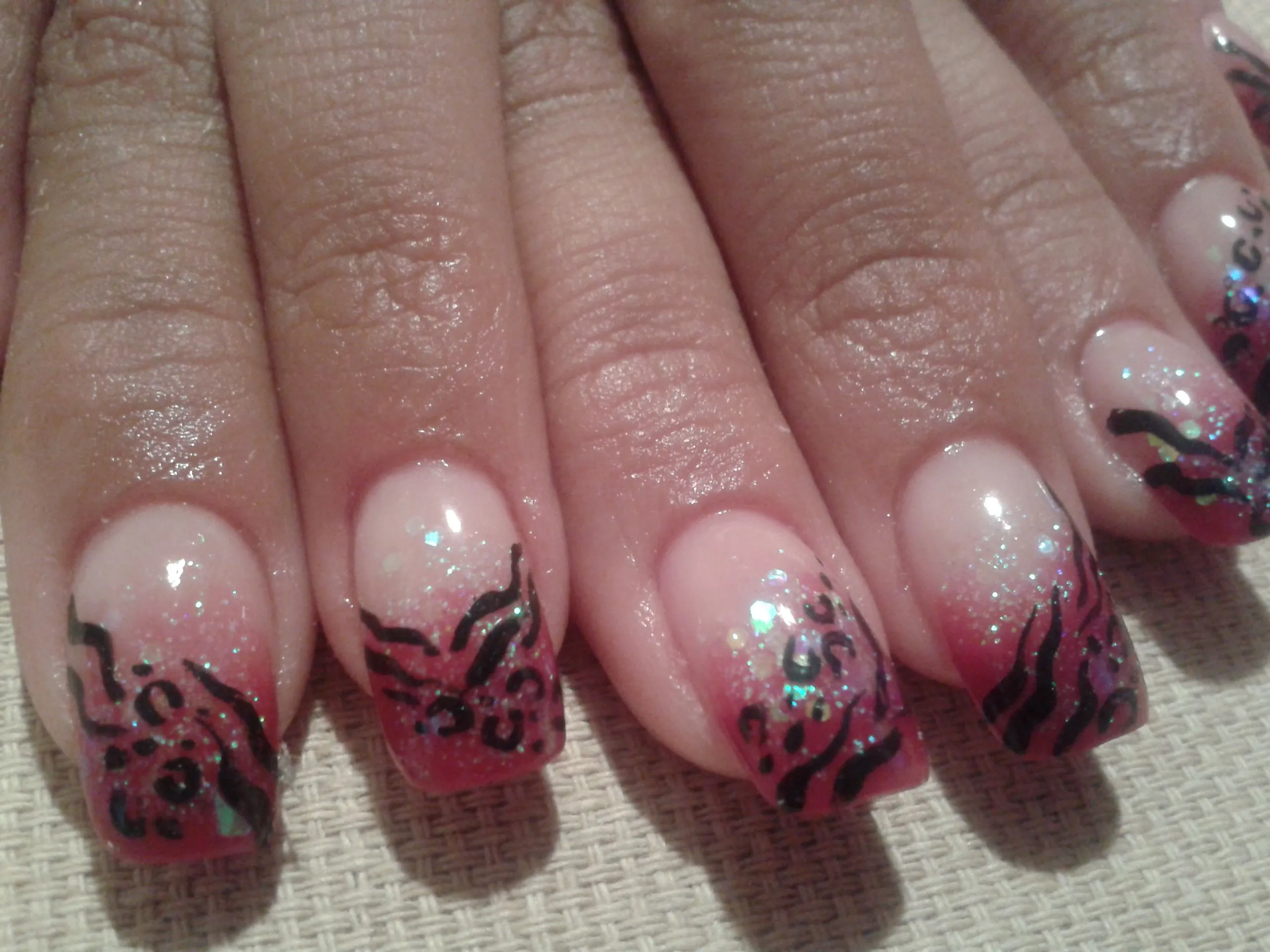 Acrílicas rojas con brillos cebra-leopardo! | Miriam Dream nails Acrílicas rojas con brillos cebra-leopardo! | Miriam Dream nails
