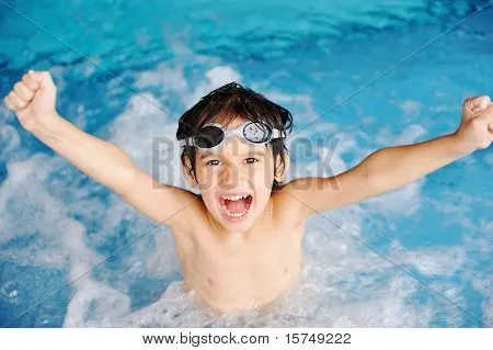 Niños nadando - Imagui