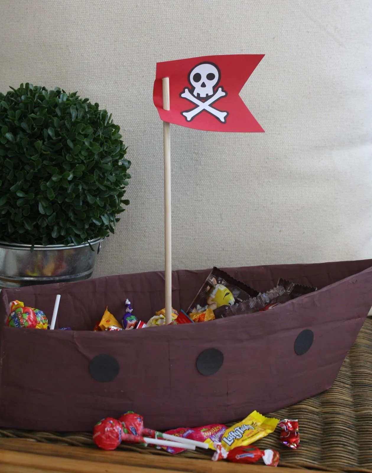 Acuarela: Como hacer...barco pirata de cartón. (Como fazer ...barco pirata  de papelão.)