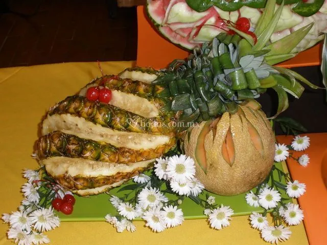 Adorno con fruta de Banquetes Lili DF | Fotos
