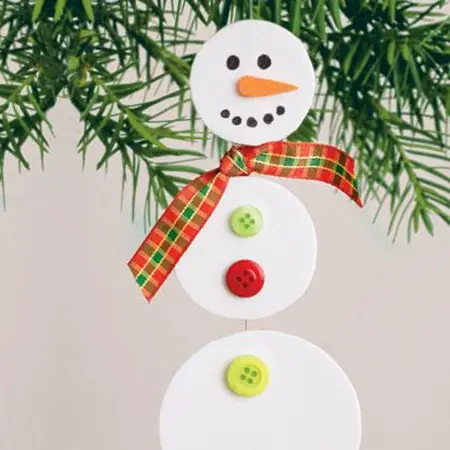 Adorno navideño con tapas de plástico - Manualidades Infantiles