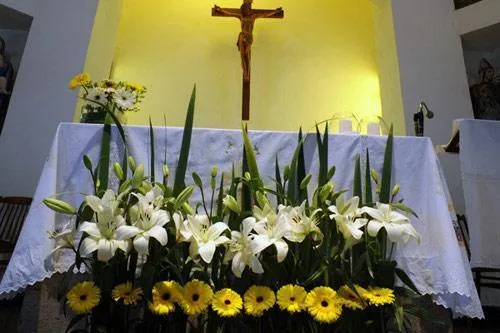 Adornos florales para iglesias - Imagui