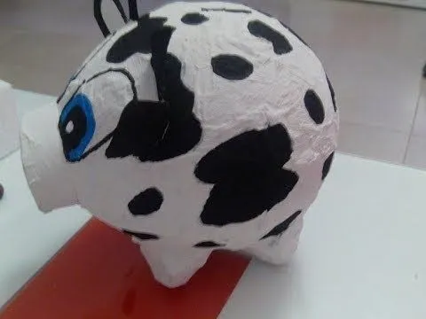 Alcancia de vaca con un globo y carton de huevo - YouTube