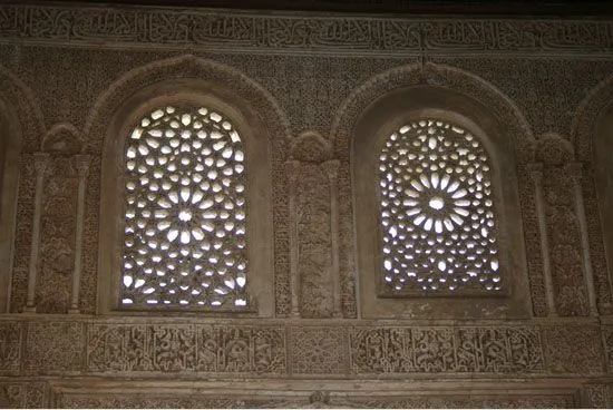 La Alhambra, la más bella joya geométrica y arquitéctonica ...