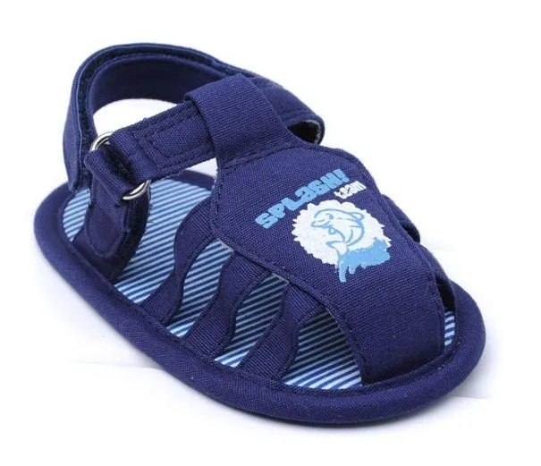 De color azul del verano las sandalias del bebé niños zapatos ...