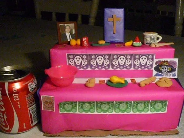 Altar de Muertos (Tradición Mexicana) hecha con figuritas de pasta ...