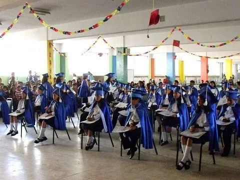 Alumnos en la ceremonia de graduación de primaria | Flickr - Photo ...