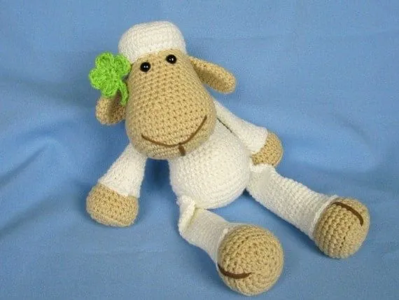 Mi amigo oveja / cordero Lucy Amigurumi Crochet por DioneDesign