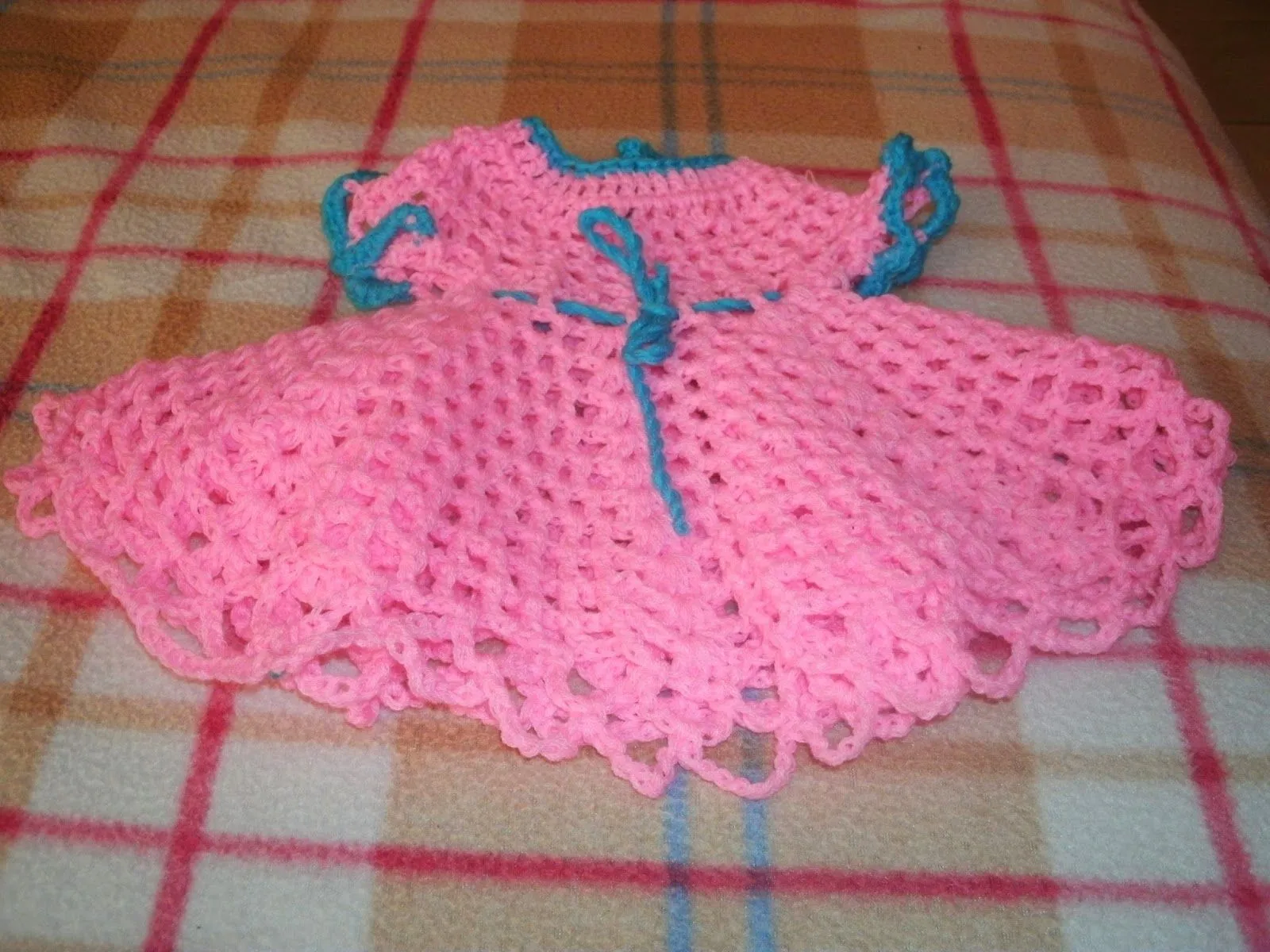 Ana Luisa y sus tejidos: Vestido tejido a crochet para niña,