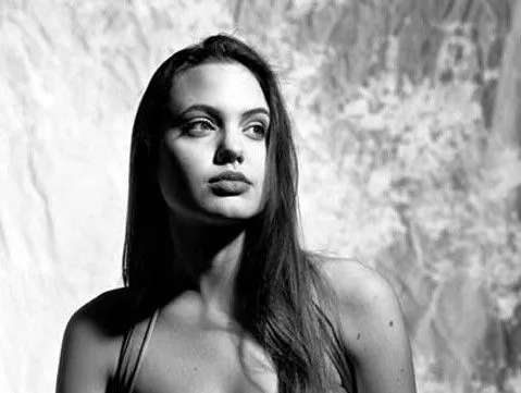 Angelina Jolie a los 16 años. – Marcianos