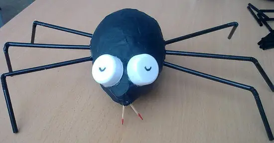 Araña con Material Reciclado para Halloween - Manualidades Infantiles