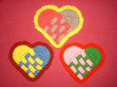 Arañito tejedor: corazones de colores en crochet