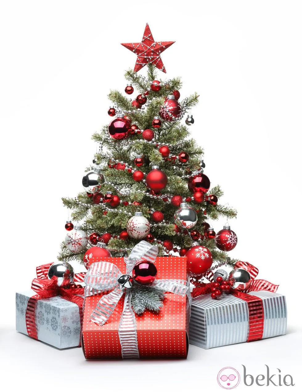 Árbol de Navidad decorado con adornos blancos y rojos: Ideas para ...