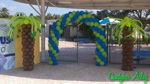 Arco con globos y palmeras | Gordos Party | Pinterest