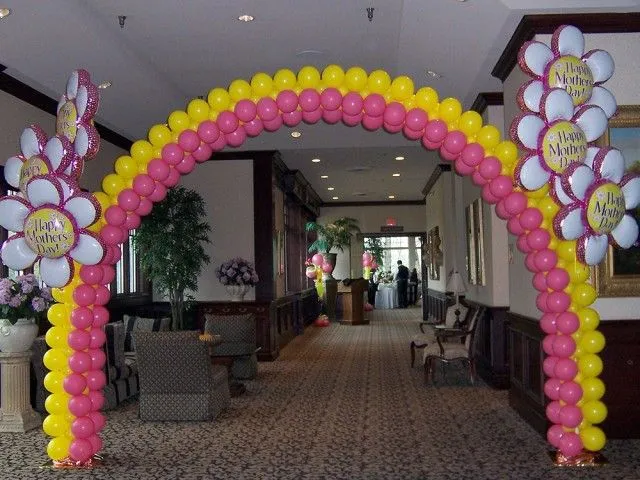 fiestas infantiles: arco con globos para fiestas infantiles