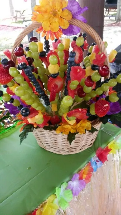 Arreglo de frutas para fiesta hawaiana | Mi cumple 38 | Pinterest