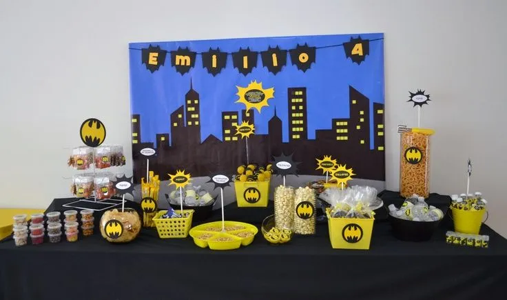Mesa de dulces y snacks de Batman. | fiesta gael | Pinterest