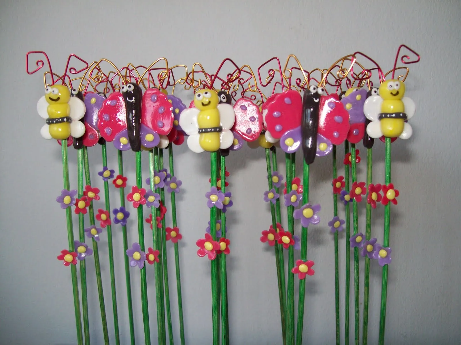 Artesanías en Porcelana fría ChulitaMora: Souvenirs Mariposas y Abejas Artesanías en Porcelana fría ChulitaMora: Souvenirs Mariposas y Abejas