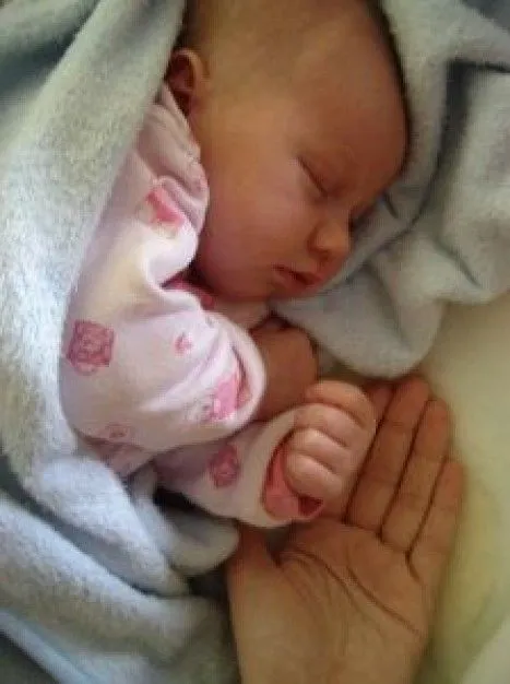 Bebés niña recien nacida - Imagui