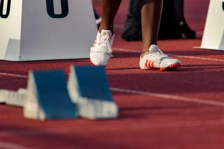 Atletismo de pista ✓ Pista atlética: medidas, partes, pruebas | COMPETIZE