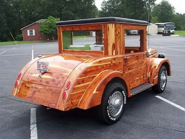 Auto Esporte - Carro de madeira é leiloado na internet