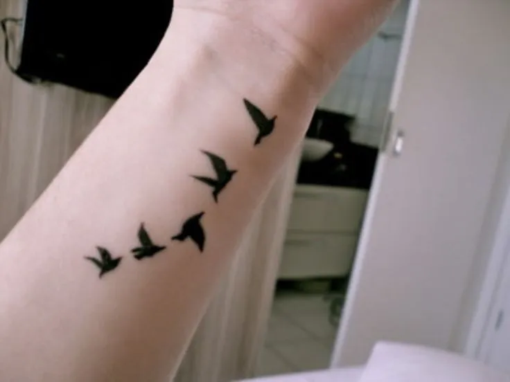Tatuajes-de-aves-en-la-muñeca | tattoo | Pinterest | Tatuajes ...