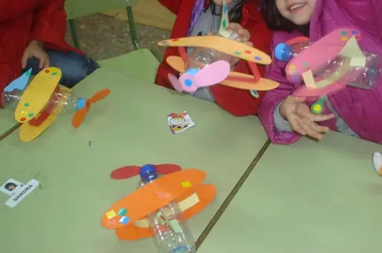 Avioneta Reciclada - Manualidades Infantiles