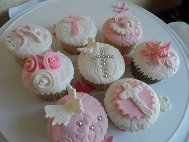 Cupcakes decorados para bautizo de niña - Imagui