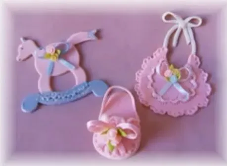 Souvenirs babero y sandalia en porcelana fria en Manualidades con ...