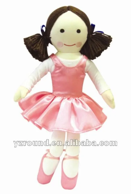 Bailarina muñeca en pretty pink vestido y zapatillas de ballet ...