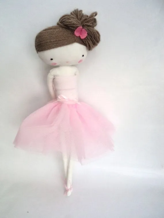 Bailarina muñeca de tela con tutu rosa ballet por lassandaliasdeana