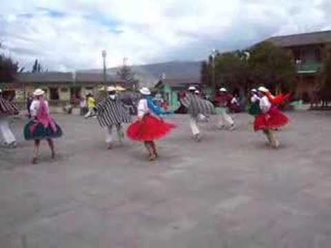 Baile Tipico Ecuatoriano Ciudad mitad del Mundo - YouTube