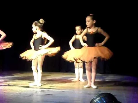 Ballet clasico - niñas - Teatro Marechal - YouTube