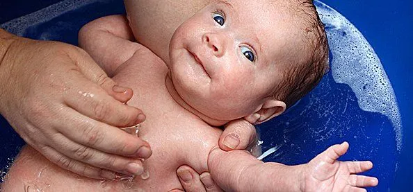 Cómo bañar bebés, niños y niñas. Higiene infantil
