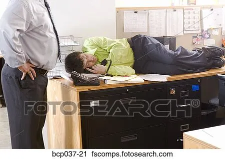 Banco de Fotografías - jefe, descubrir, empleado, durmiendo sobre ...