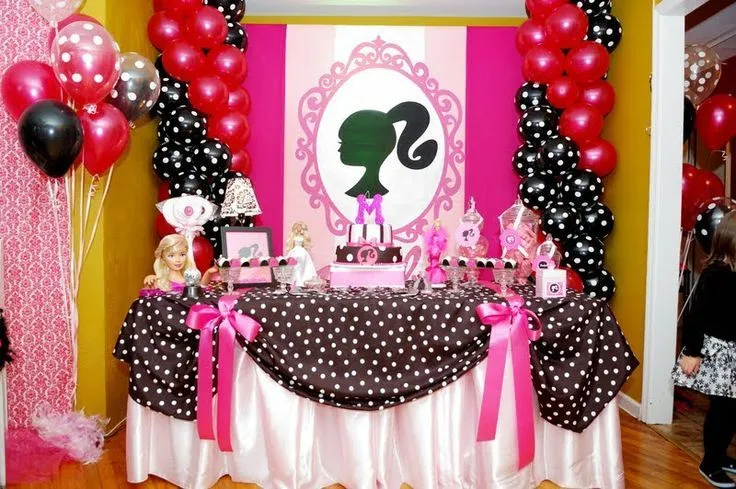 Barbie in Paris party decor | globos | Pinterest