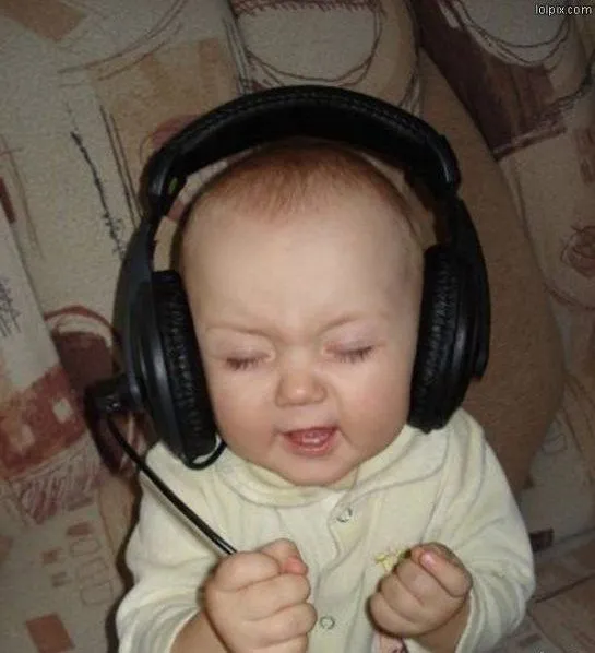 Niño escuchando musica - Imagui