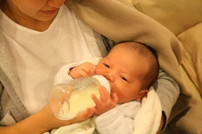 El bebé que toma biberón puede sufrir alteraciones en la zona oral ...