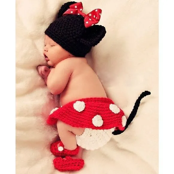 Bebé recien nacido disfrazado de Mickey Mouse - Imagui