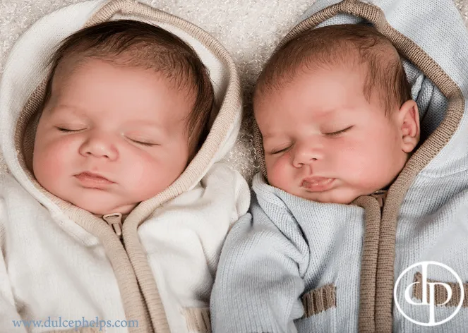 Bebés mellizos niño y niña recien nacidos - Imagui