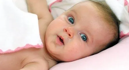 Bebé hermoso ojos verdes - Imagui