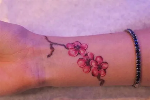 Belagoria: 40 Tatuajes de flores de cerezo para chicas